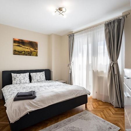 City View Apartment With Private Balcony Bucarest Esterno foto