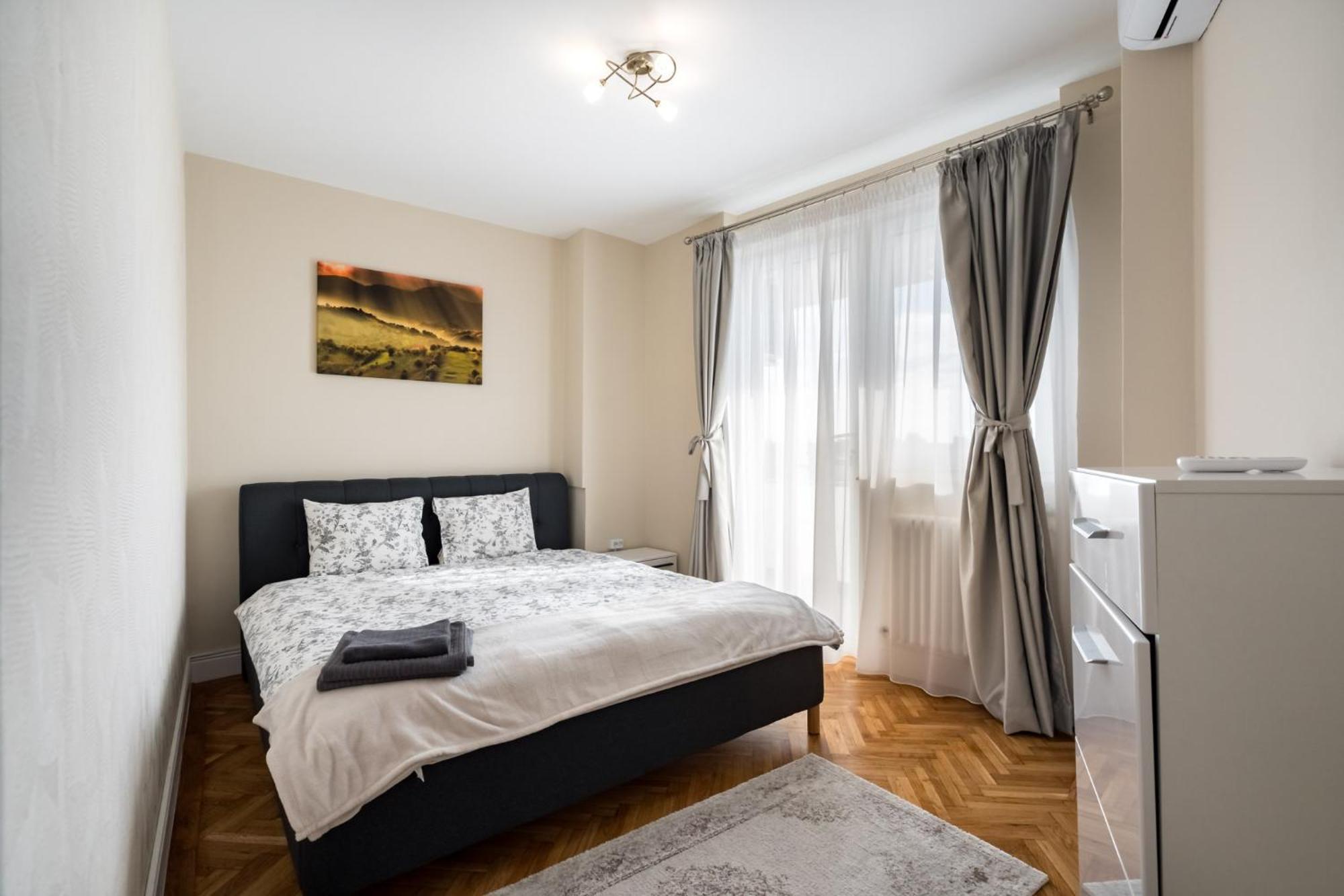 City View Apartment With Private Balcony Bucarest Esterno foto