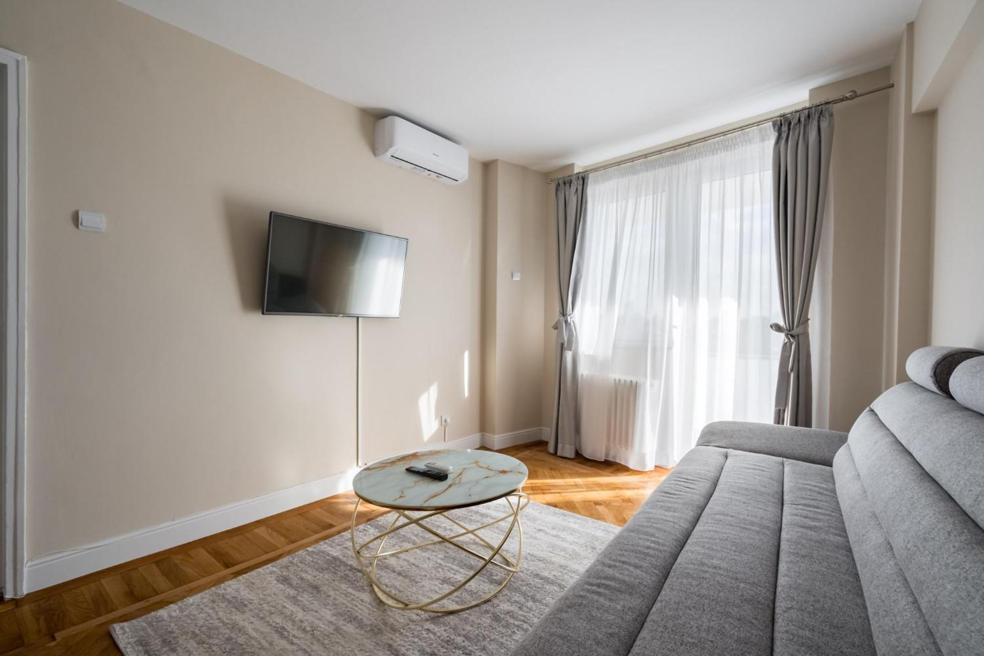 City View Apartment With Private Balcony Bucarest Esterno foto
