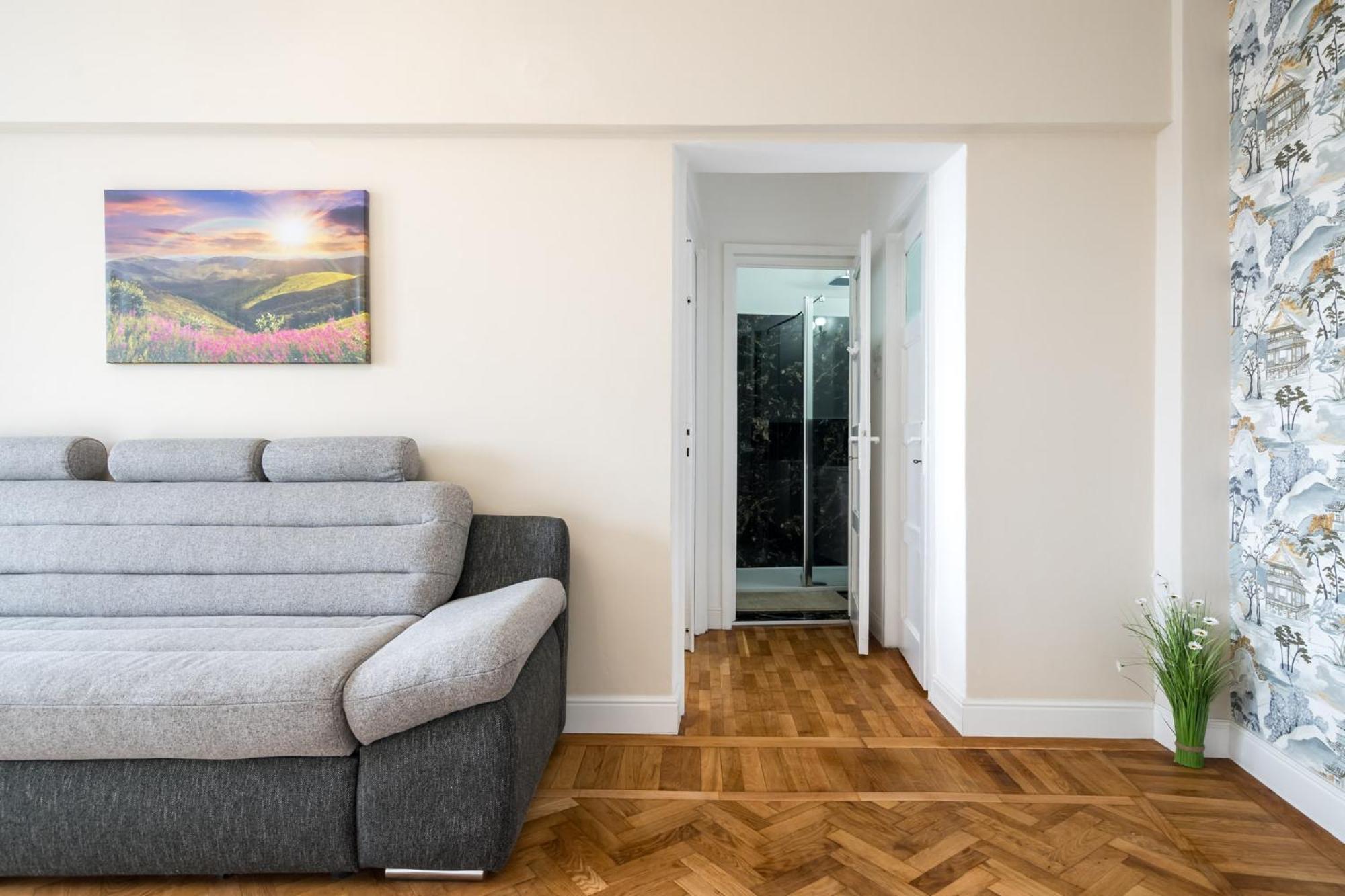 City View Apartment With Private Balcony Bucarest Esterno foto