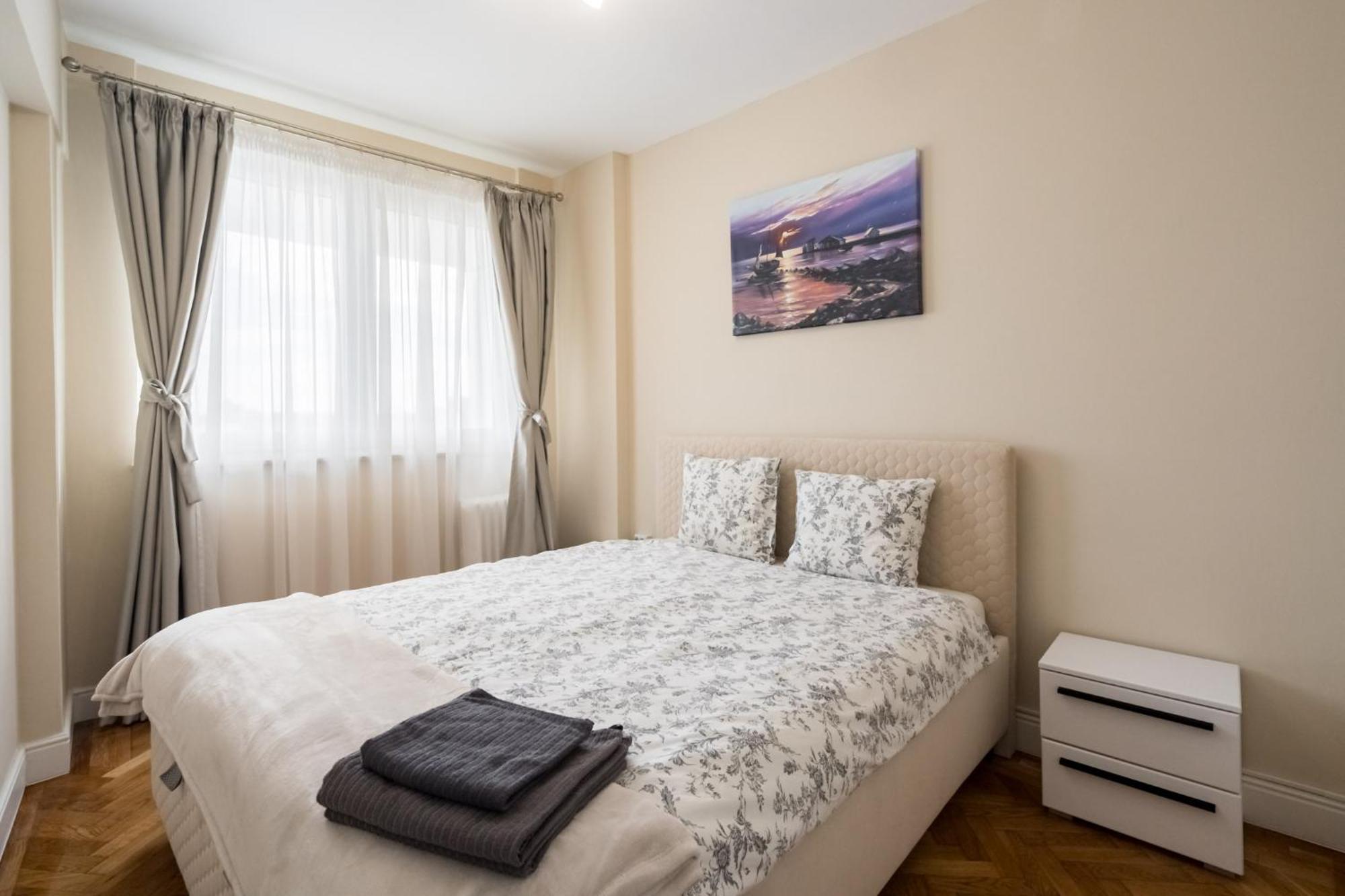 City View Apartment With Private Balcony Bucarest Esterno foto