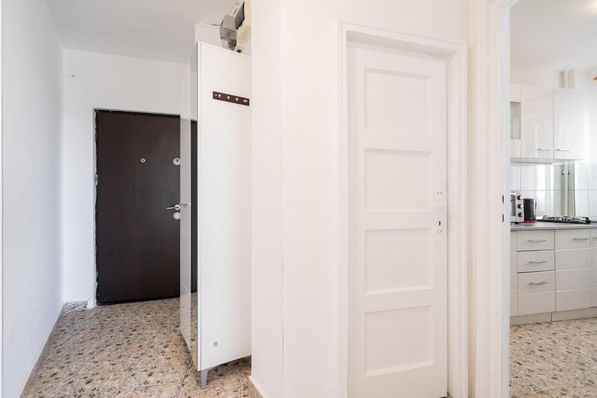 City View Apartment With Private Balcony Bucarest Esterno foto