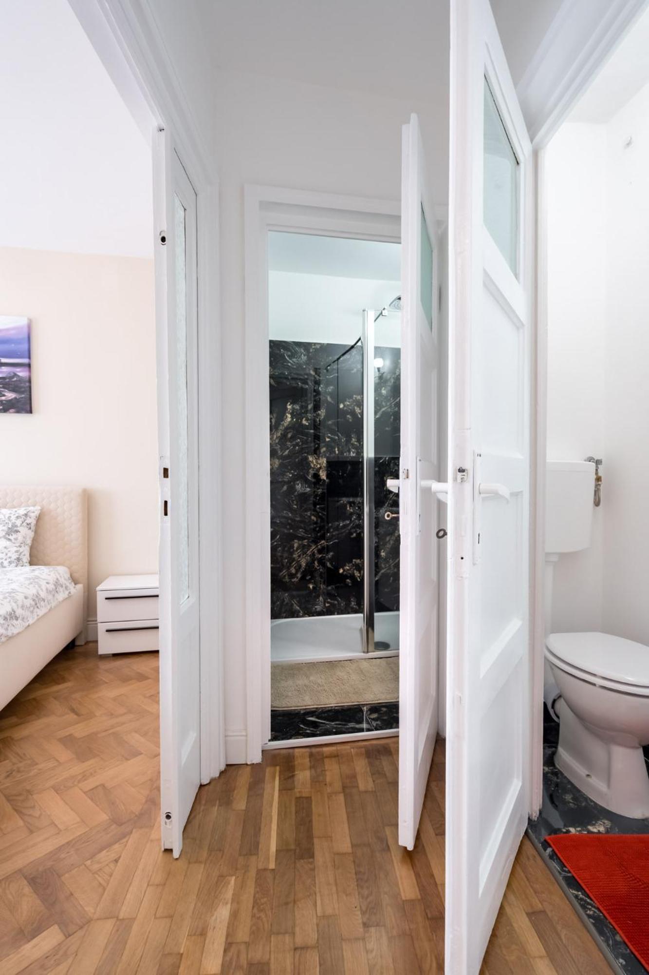 City View Apartment With Private Balcony Bucarest Esterno foto