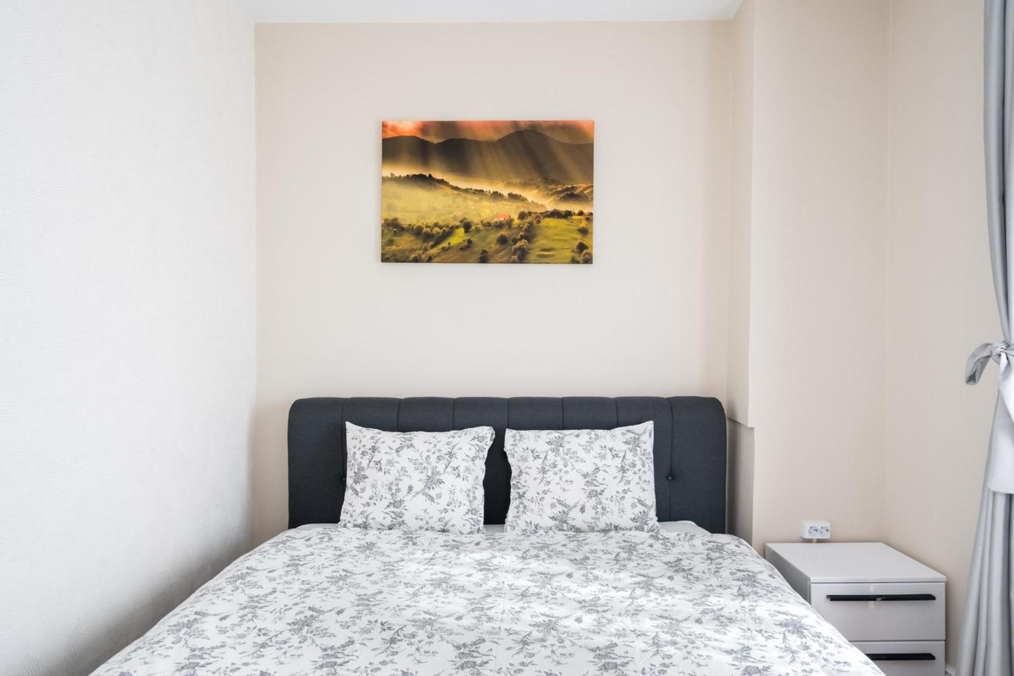 City View Apartment With Private Balcony Bucarest Esterno foto