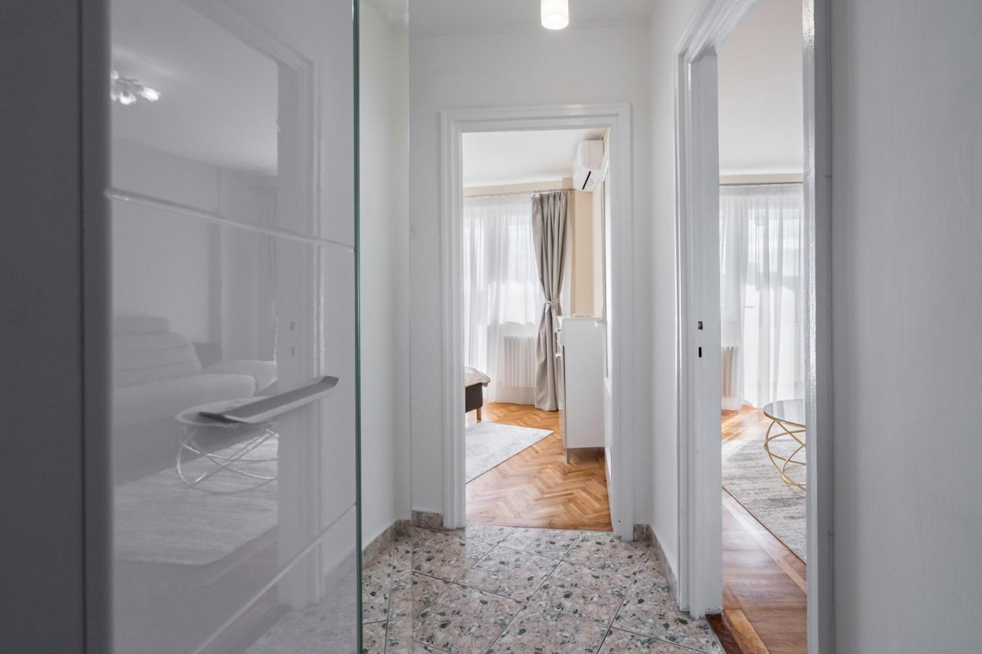 City View Apartment With Private Balcony Bucarest Esterno foto