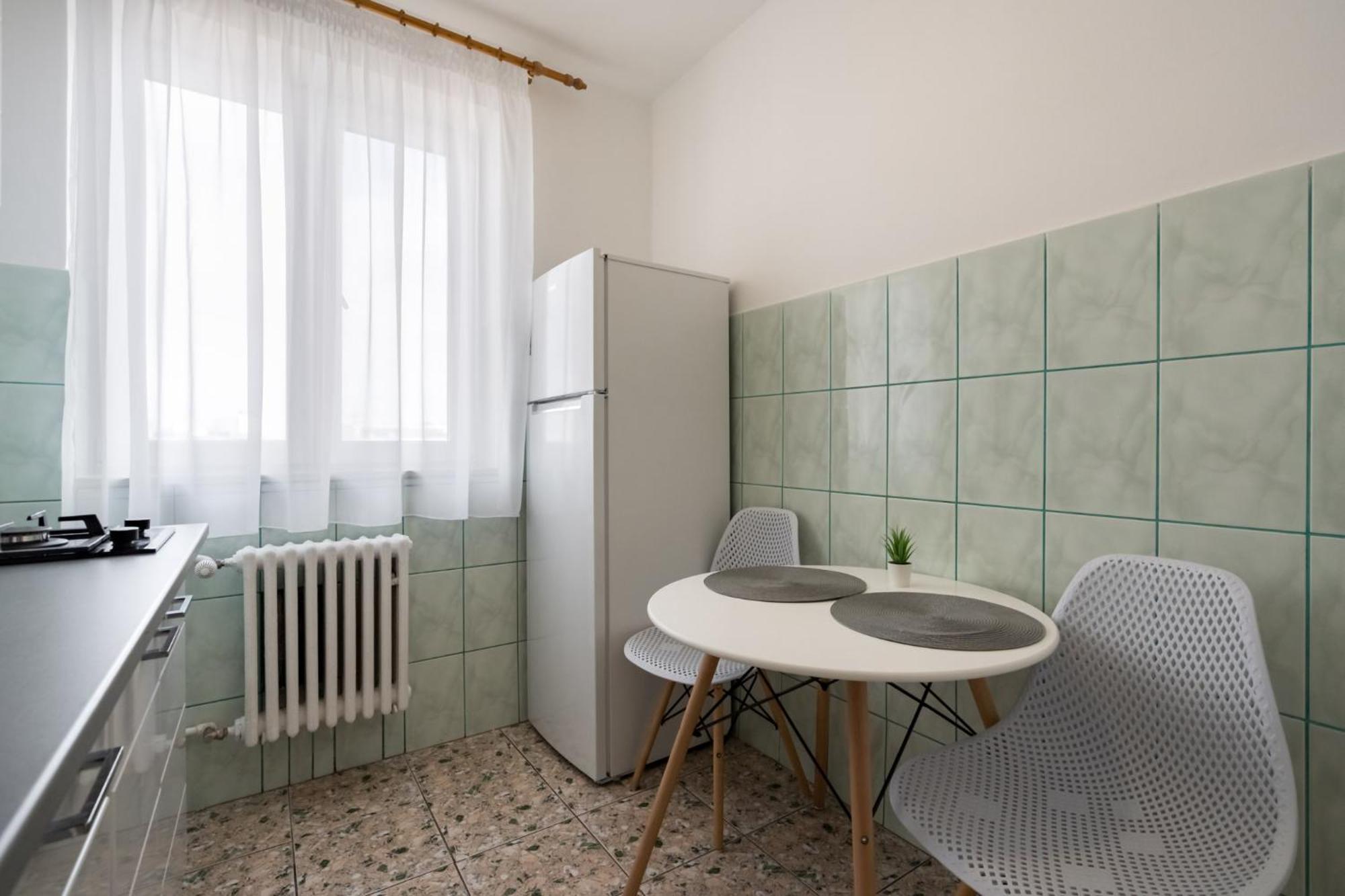 City View Apartment With Private Balcony Bucarest Esterno foto