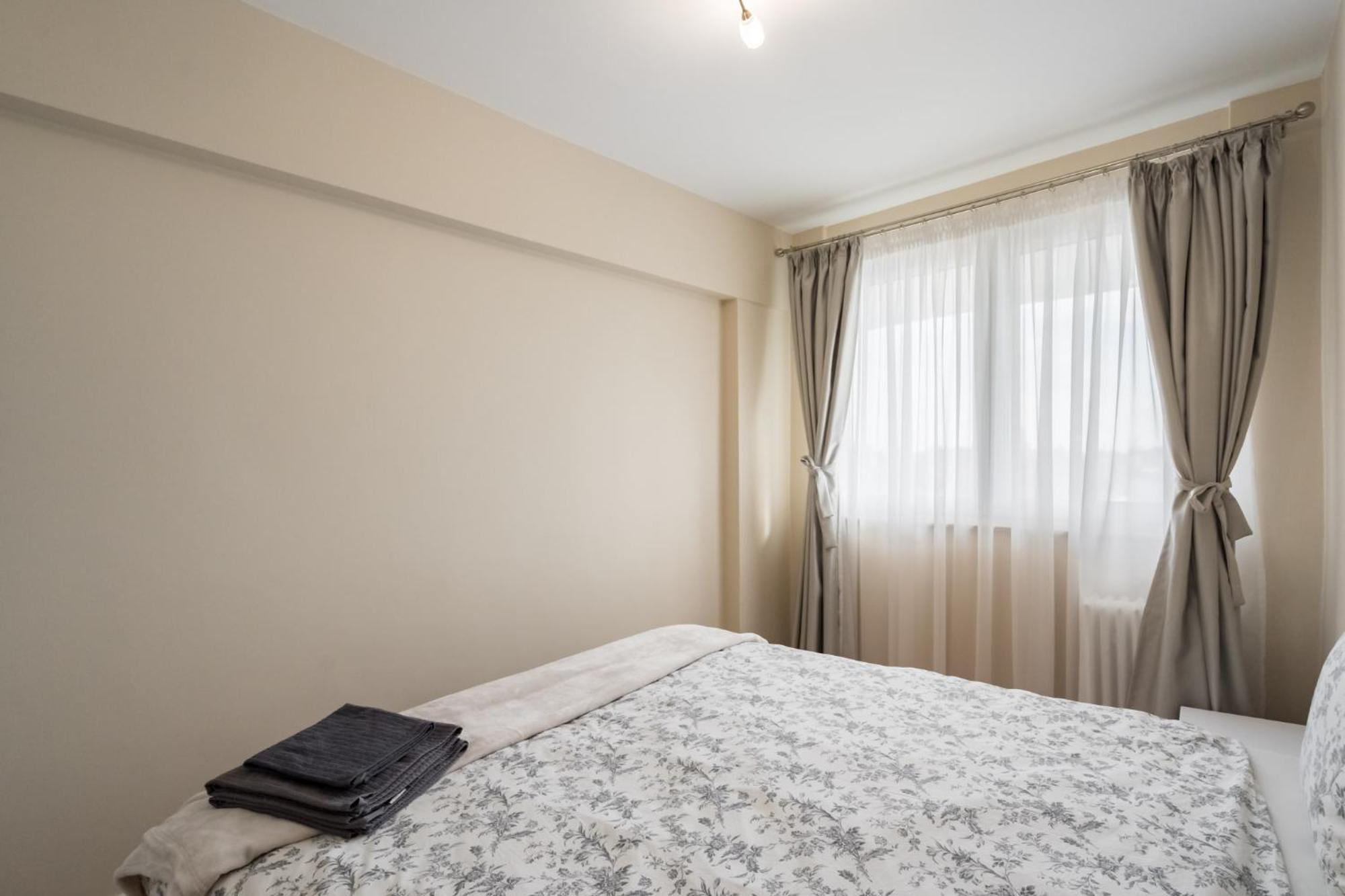 City View Apartment With Private Balcony Bucarest Esterno foto